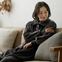 軽くてふわふわ 首元まであたたかい着る毛布 ハイネック3WAY:チャコールグレー