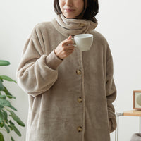 軽くてふわふわ 首元まであたたかい着る毛布 ハイネック3WAY：グレージュ